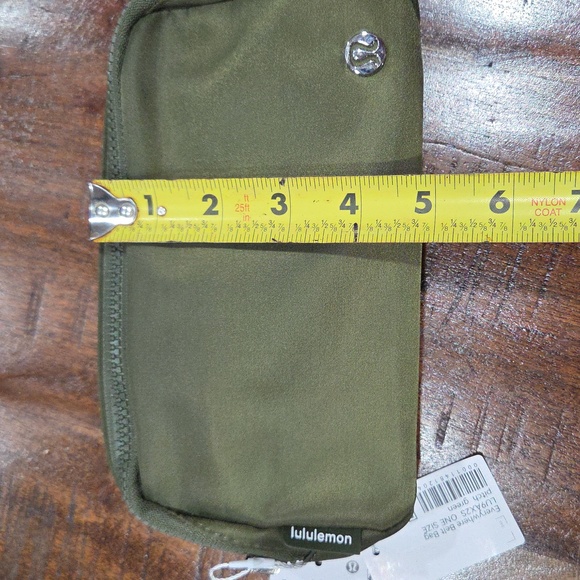 Lululemon Belt Olive Green Bag NWT - Picture 3 of 7